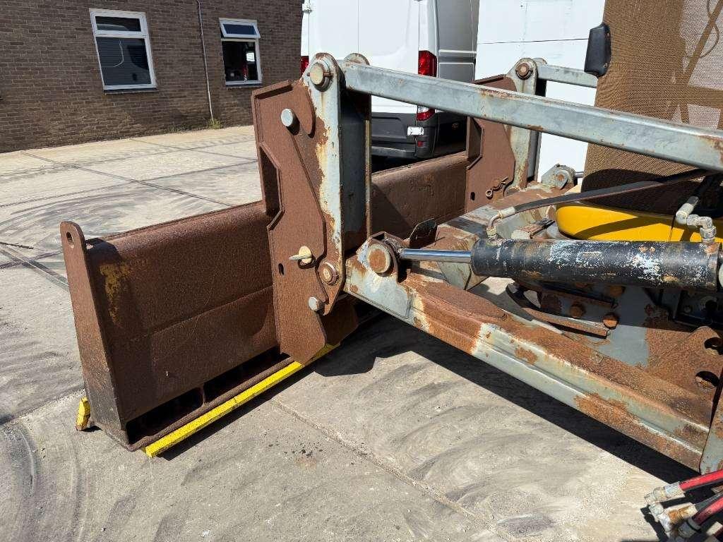 Caterpillar Challenger MT865B - German Machine / Front Blade Photo 15