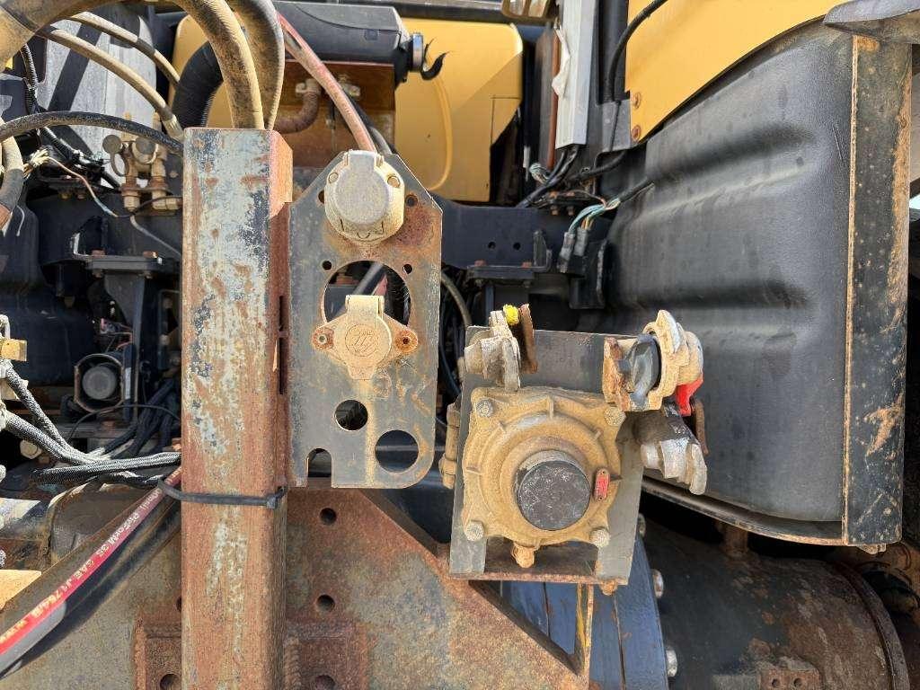 Caterpillar Challenger MT865B - German Machine / Front Blade Photo 24