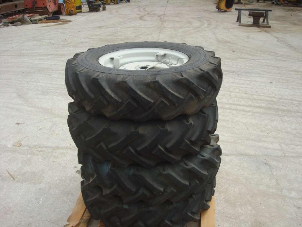 Tire for MISURA 750-16 Photo 1