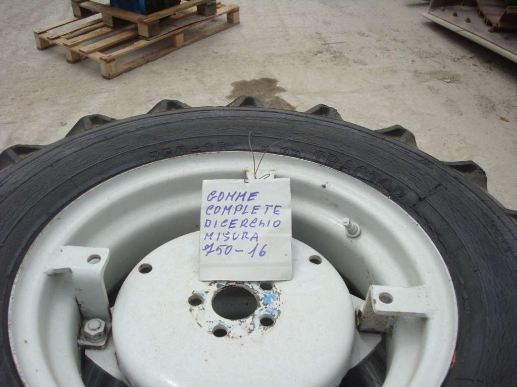 Tire for MISURA 750-16 Photo 3