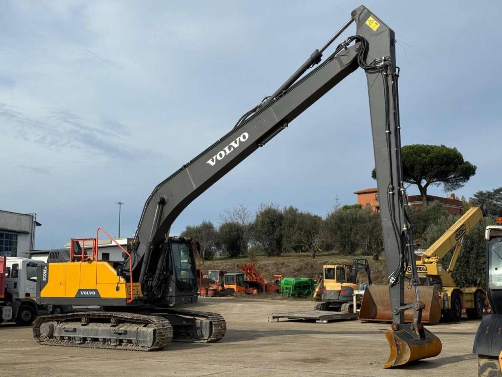 Volvo EC220ELR Photo 3