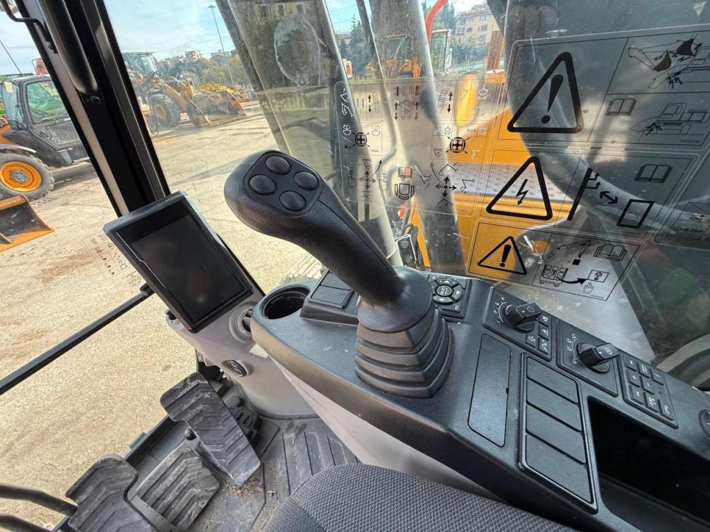 Volvo EC220ELR Photo 9