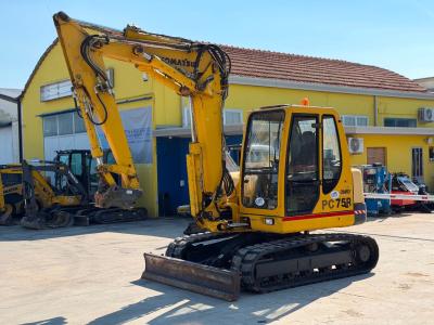 Komatsu PC75R Photo 1