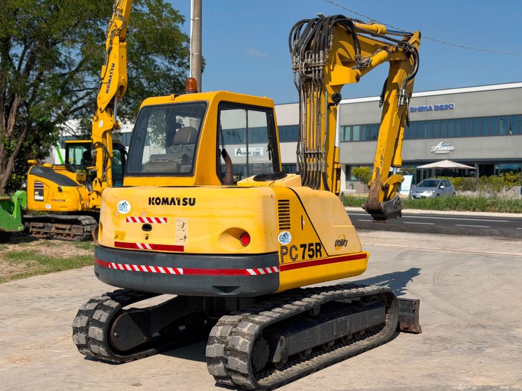 Komatsu PC75R Photo 3