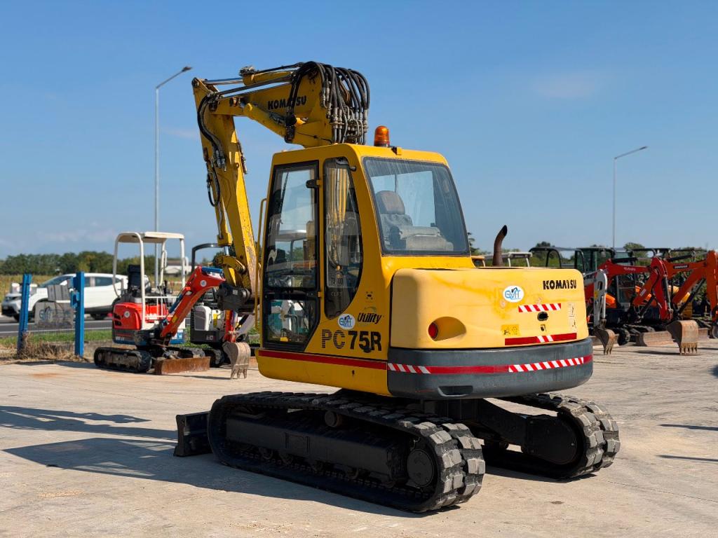Komatsu PC75R Photo 4
