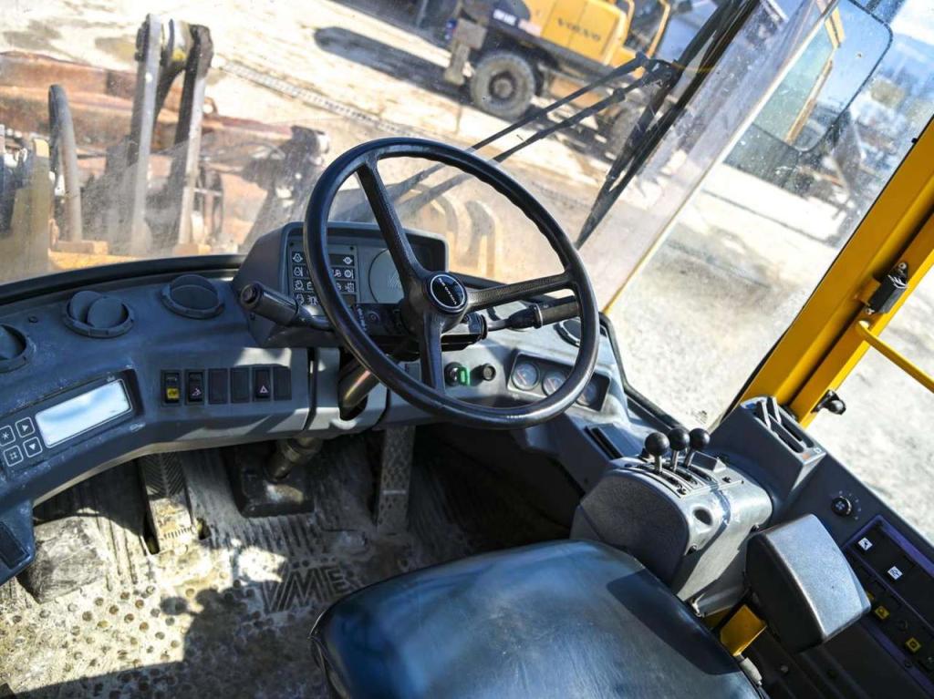 Volvo L70B Photo 19