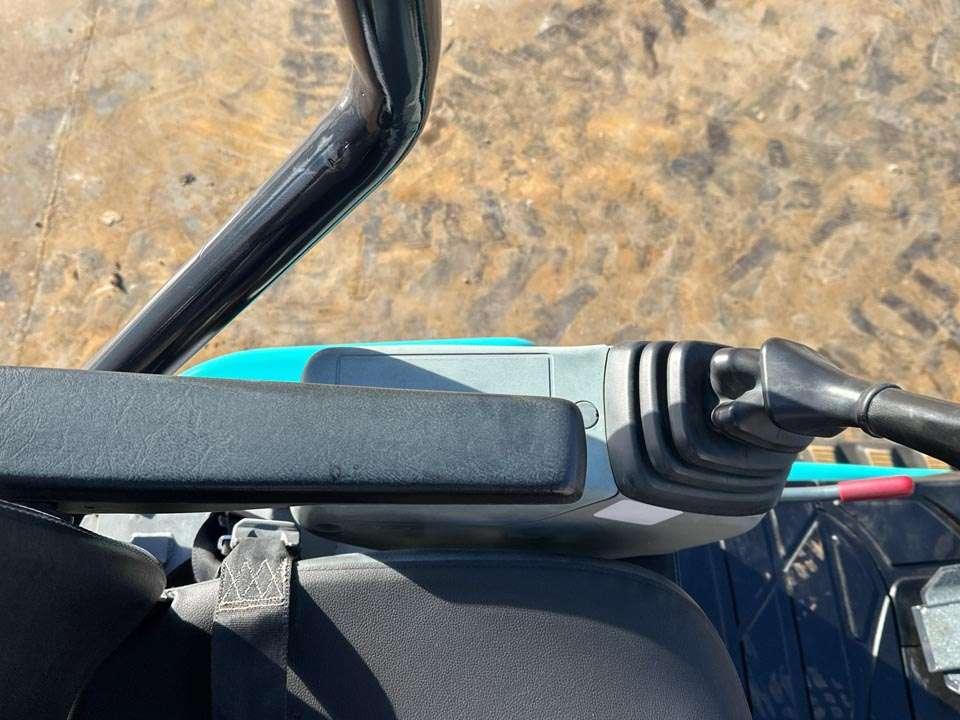 Kobelco SK17 SR-3 Photo 16