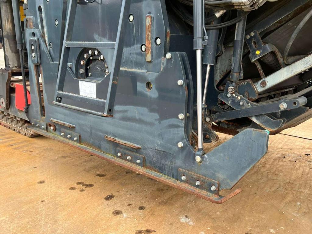 Bomag BM2000 / 75 Cold Planer Photo 18