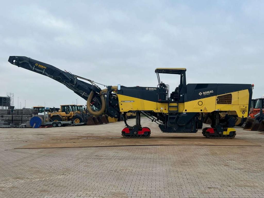 Bomag BM2000 / 75 Cold Planer Photo 2