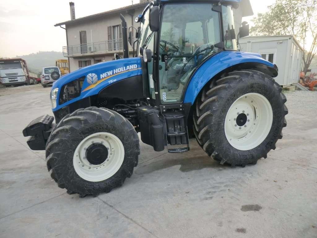 New Holland T595 Photo 2
