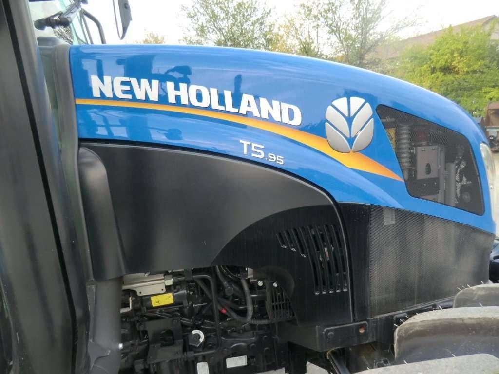 New Holland T595 Photo 3