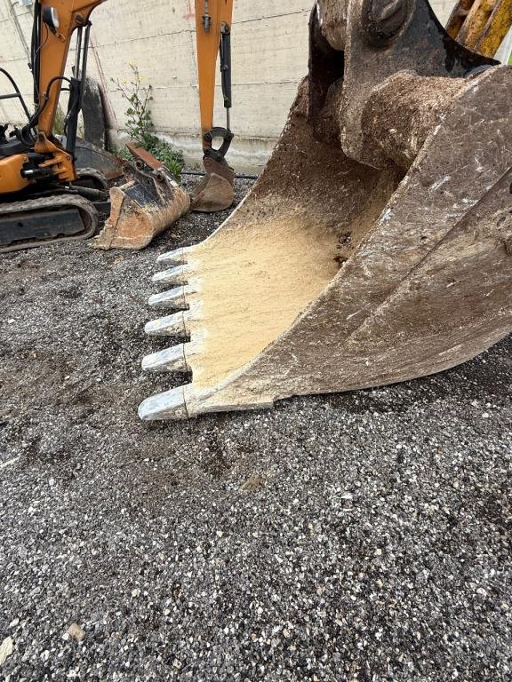 Komatsu PC230NHD-11 Photo 10