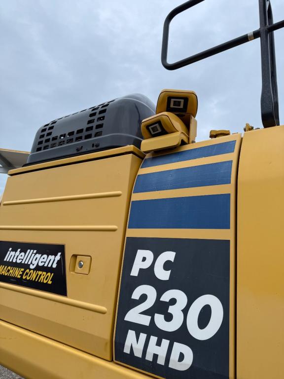 Komatsu PC230NHD-11 Photo 13