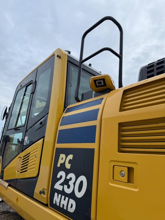 Komatsu PC230NHD-11 Photo 15