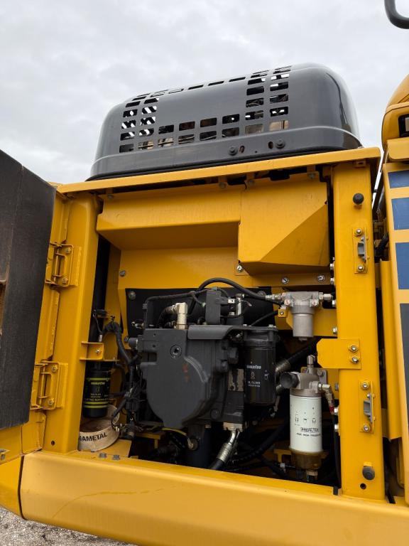 Komatsu PC230NHD-11 Photo 4