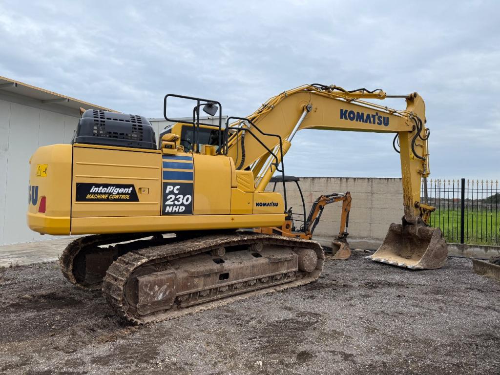 Komatsu PC230NHD-11 Photo 5