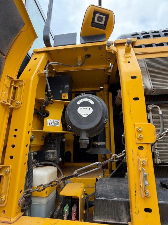 Komatsu PC230NHD-11 Photo 7