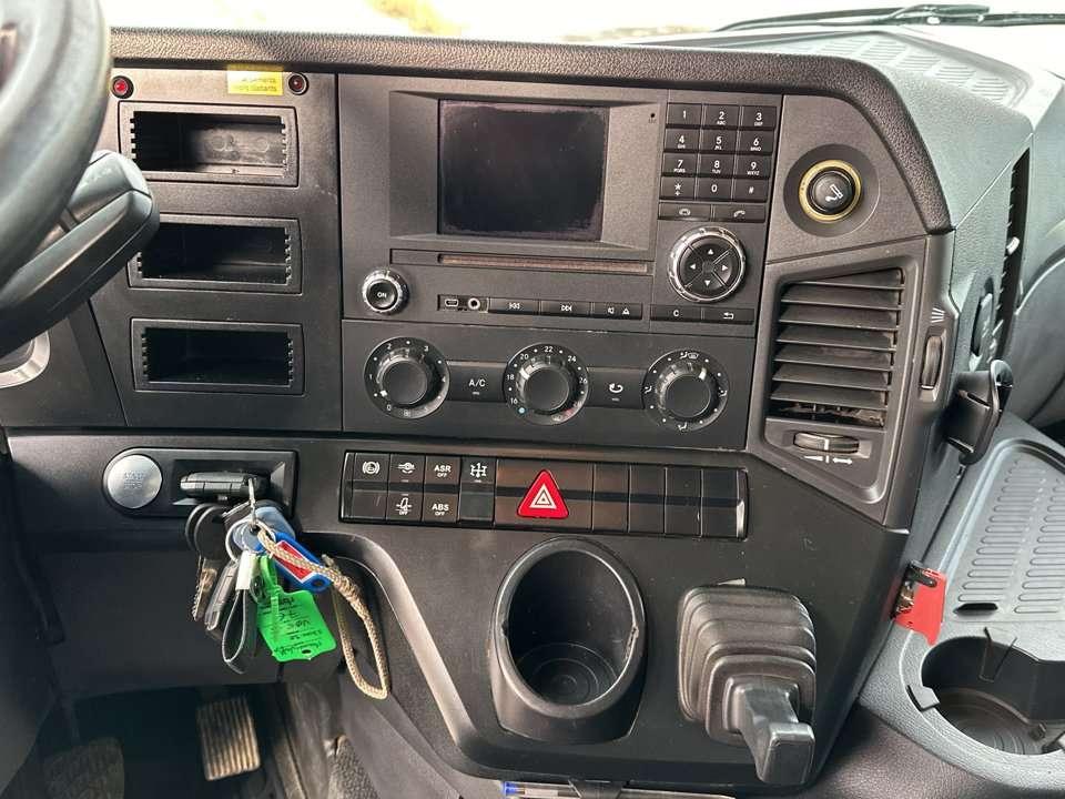 Mercedes-Benz 4145  8x4 Photo 15