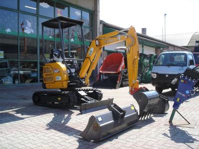 Kato HD 17 VXE - NUOVO CON ATTACCO MARTELLO IDRAULICO E OPZIONE ATTACCO RAPIDO BENNE sold by Giordano Srl
