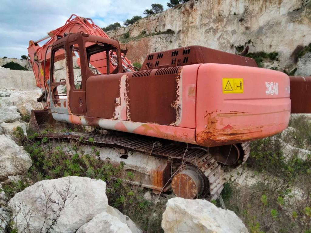 Hitachi ZX350LCN Photo 3