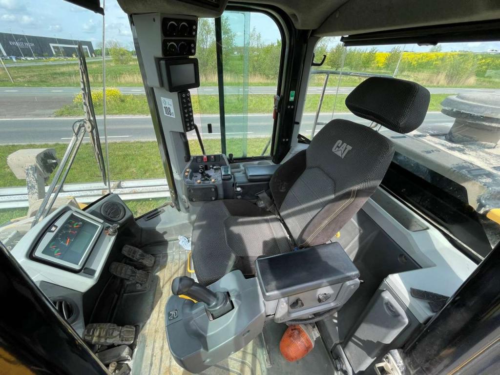 Caterpillar 966M Photo 15