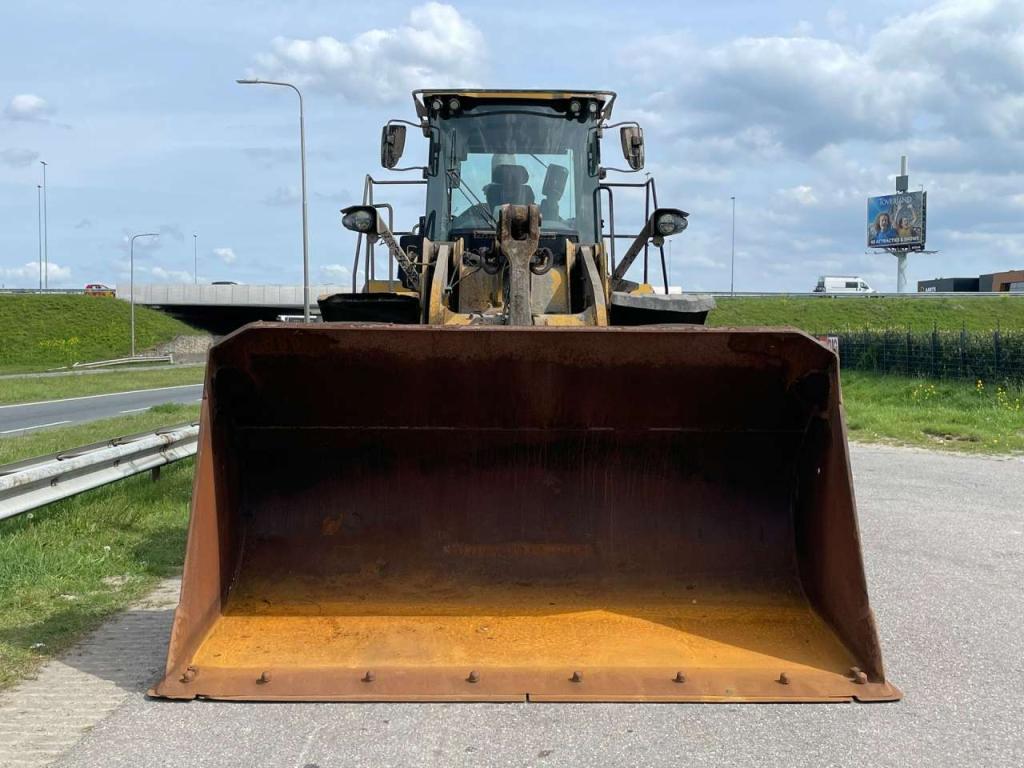 Caterpillar 966M Photo 8