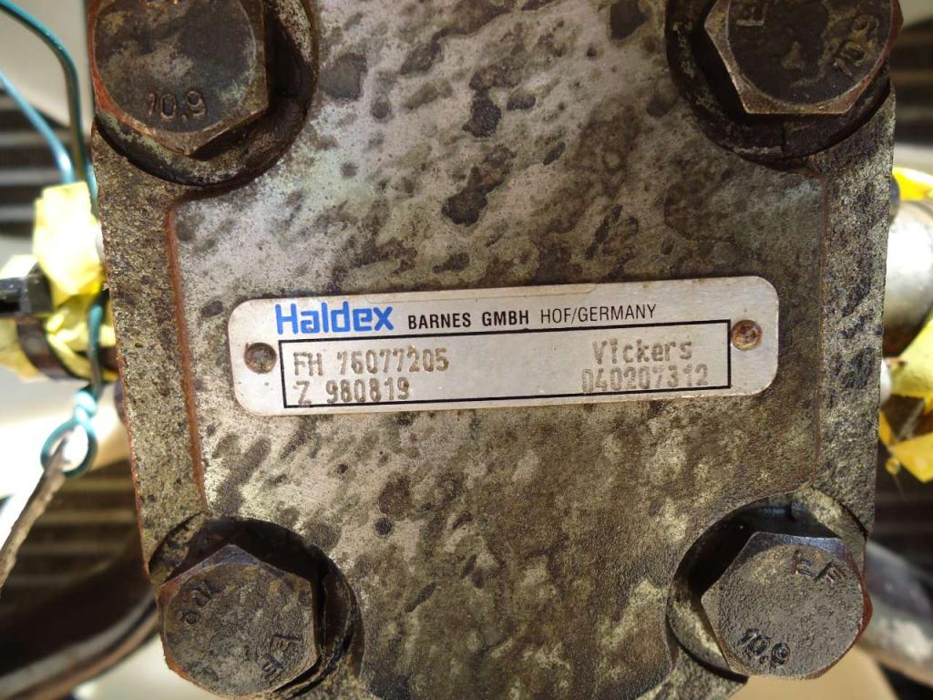 Hydraulic fan pump for Fiat Kobelco /Fiat Hitachi W270 Photo 2