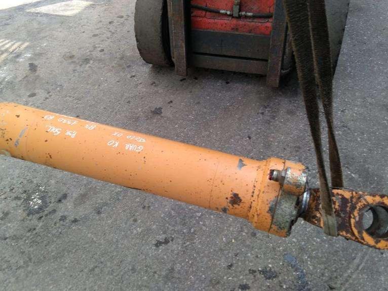 Lifting piston for Case 821 C Photo 3