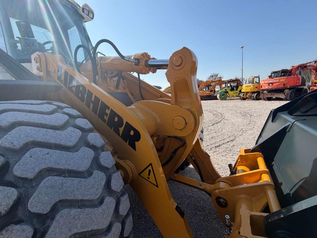 Liebherr L550 Photo 12