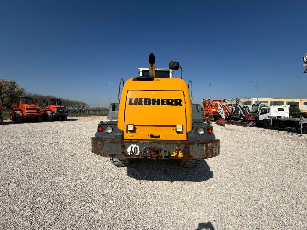 Liebherr L550 Photo 2