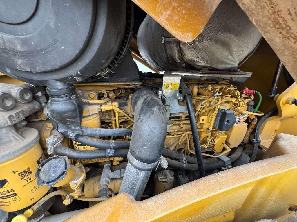 Caterpillar CP74 - Airco / Pat Foot Roller Photo 21