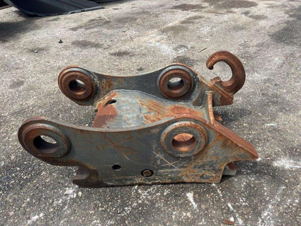 S60 for 12-18 ton excavators Hydraulic quick coupler Photo 1