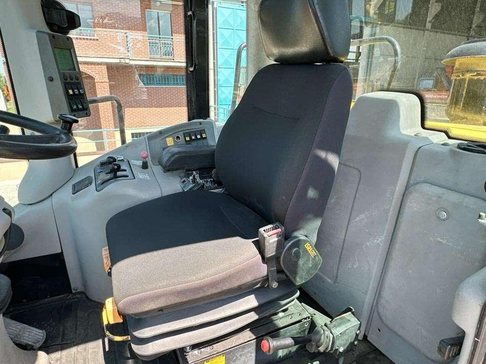 New Holland W270 Photo 16