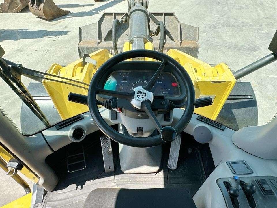 New Holland W270 Photo 18