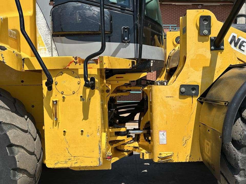 New Holland W270 Photo 6