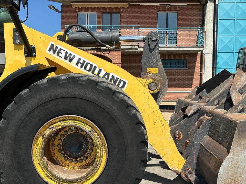 New Holland W270 Photo 9