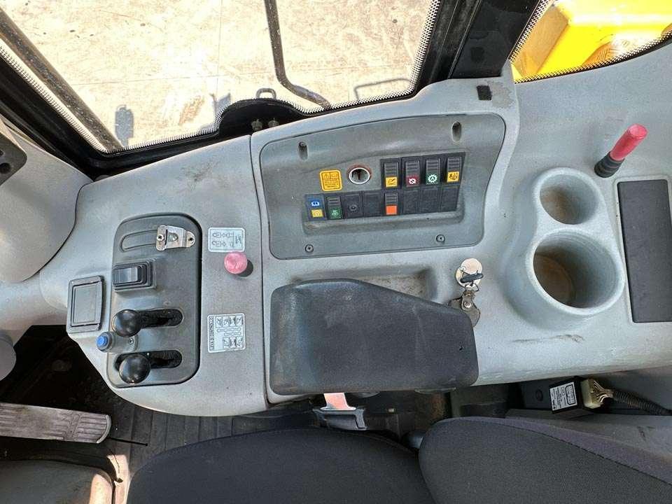 New Holland W271 Photo 17