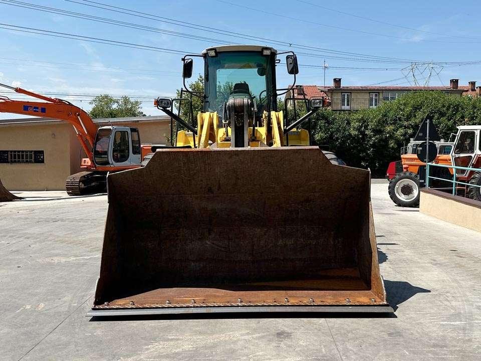 New Holland W271 Photo 20