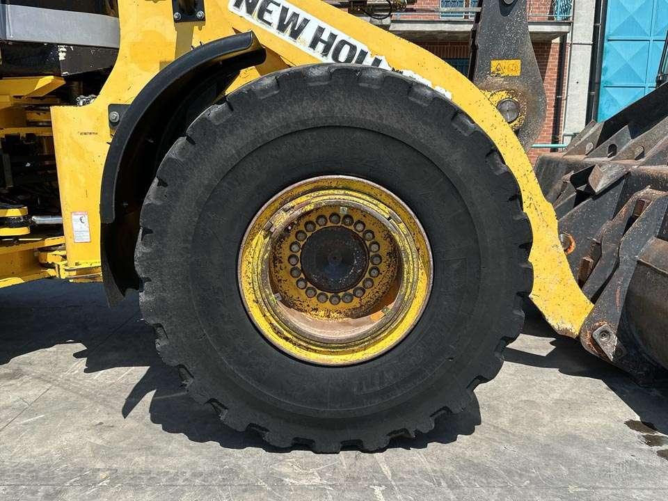 New Holland W271 Photo 7