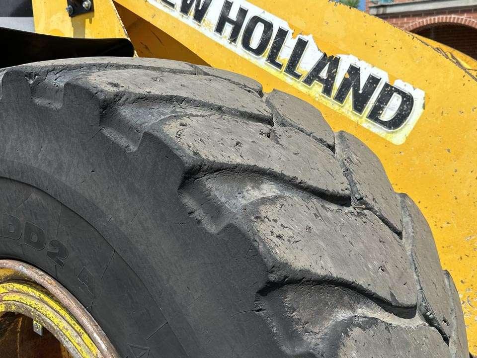 New Holland W271 Photo 8