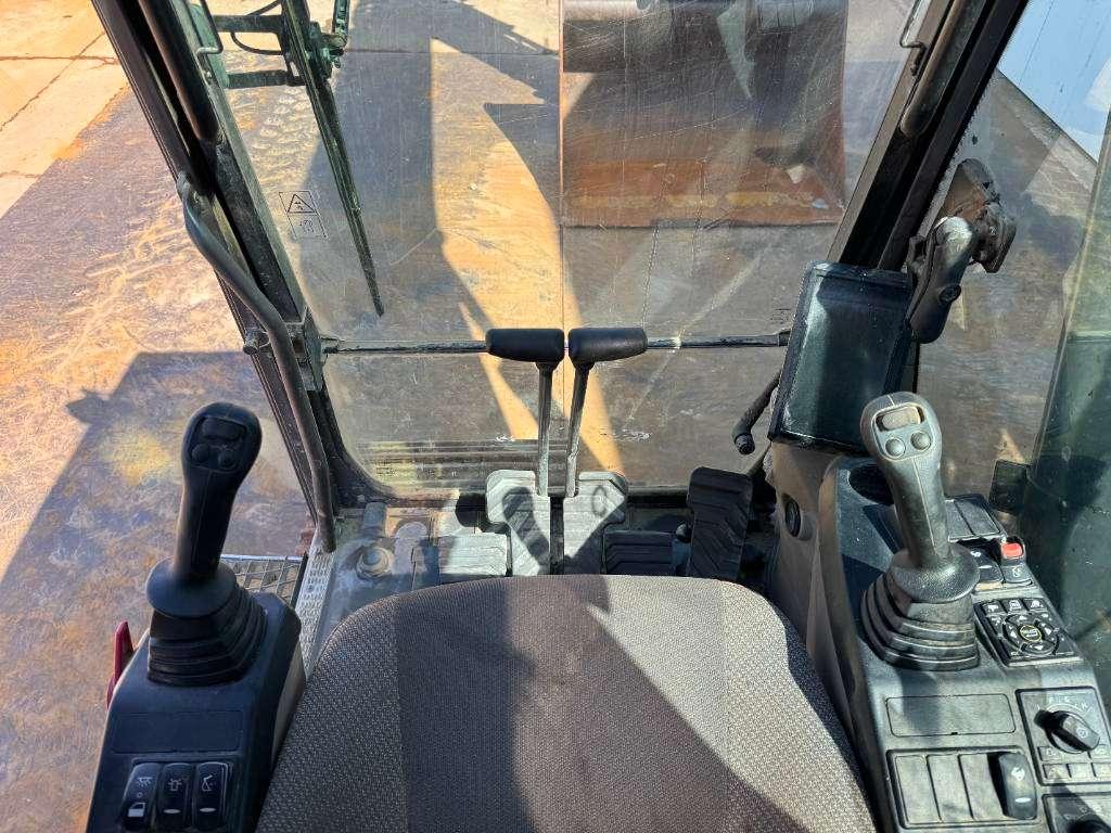 Volvo EC250EL - Hammer Lines / Quick Coupler Photo 9