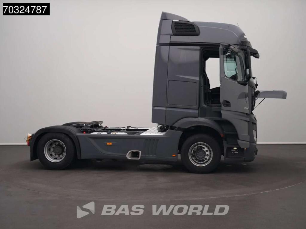 Mercedes-Benz Actros 1851 4X2 BigSpace Retarder 2xTanks ACC Photo 11