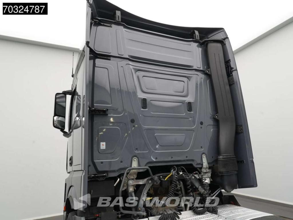 Mercedes-Benz Actros 1851 4X2 BigSpace Retarder 2xTanks ACC Photo 14
