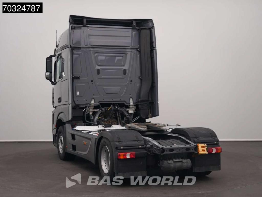 Mercedes-Benz Actros 1851 4X2 BigSpace Retarder 2xTanks ACC Photo 2