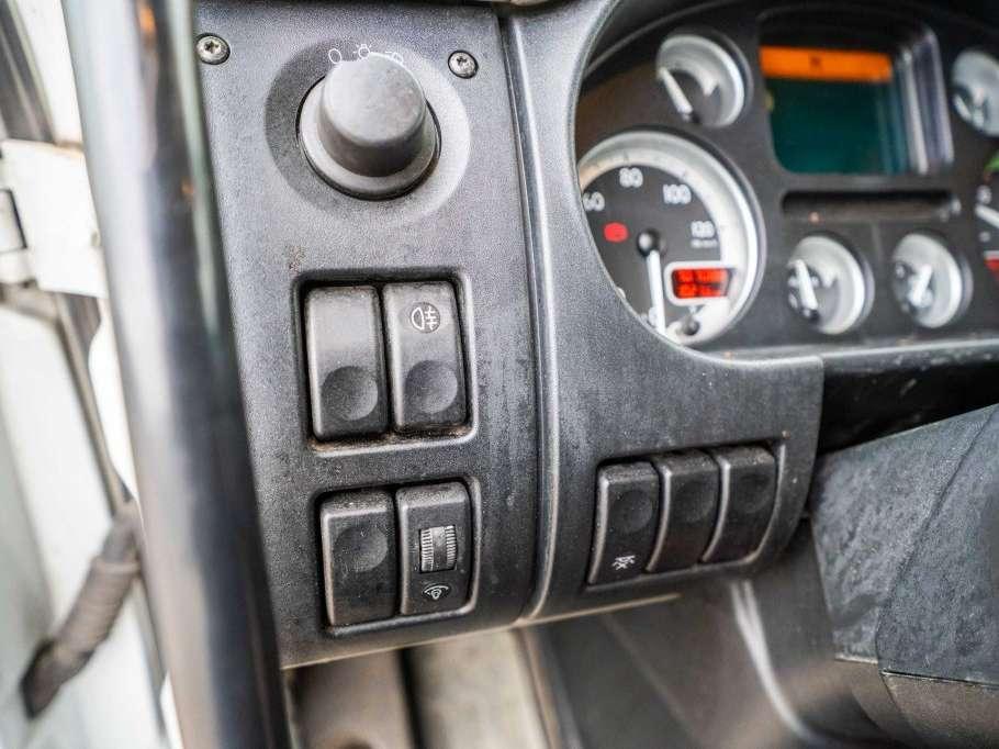 Daf CF 75.310 THERMO KING DHOLLANDIA Photo 13