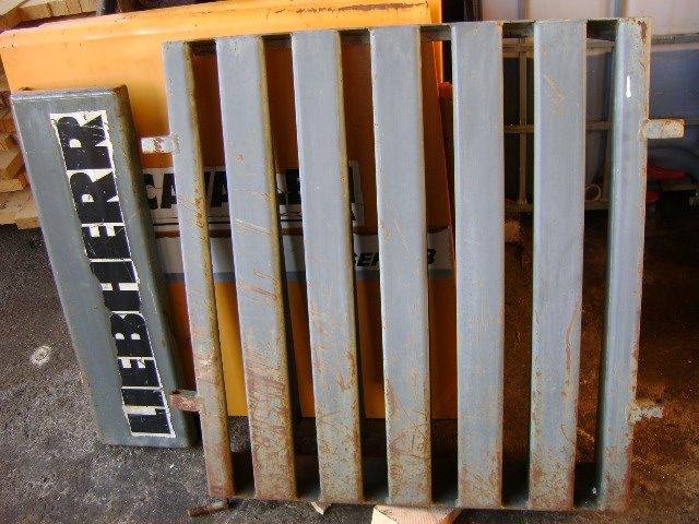 Hood and body panel for Liebherr 632 B Photo 2