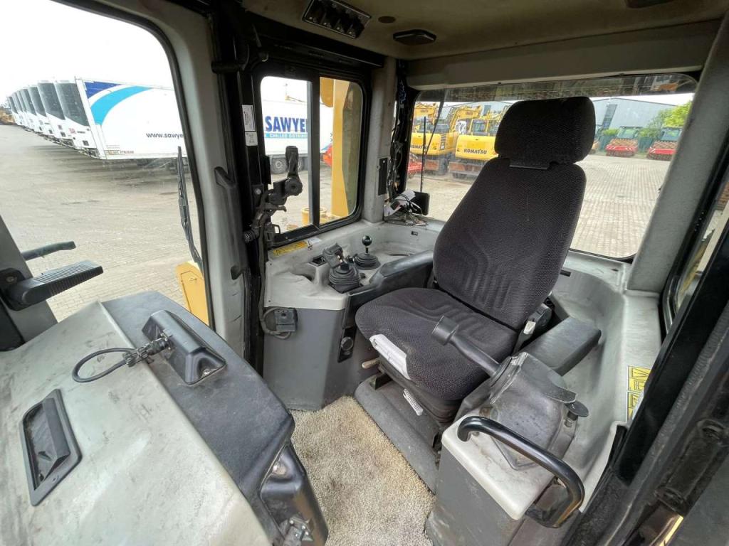 Caterpillar D6T LGP Photo 19