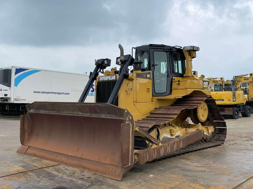 Caterpillar D6T LGP Photo 2