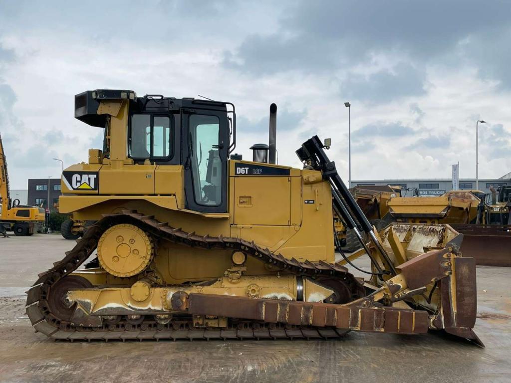 Caterpillar D6T LGP Photo 6