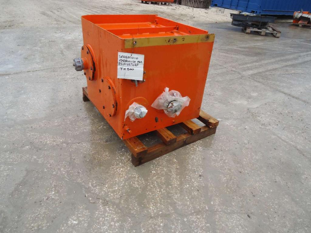 Oil tank for Fiat Hitachi FH200 Photo 1